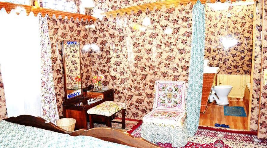 Pala Palace Houseboat, Srinagar 4